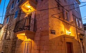 Old town Makarska apartments - central square